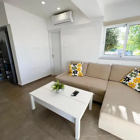 Azul Nissi 1 Apartment