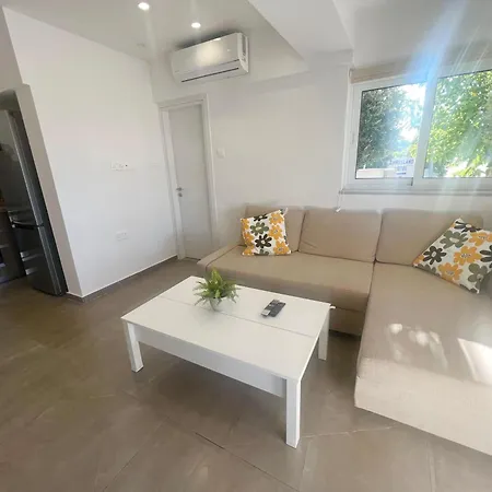 Apartment Azul Nissi 1 *